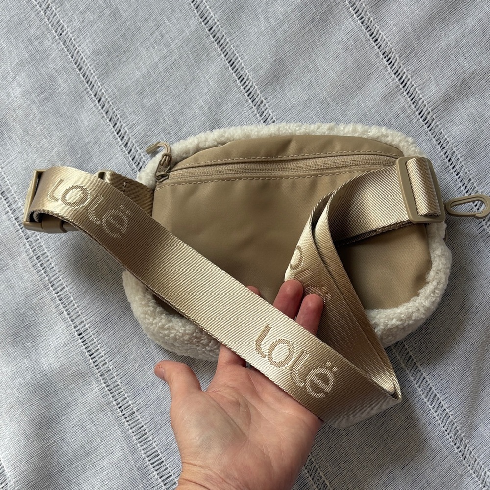 Lole NWOT Cream Sherpa Crossbody Bag - Picture 12 of 14